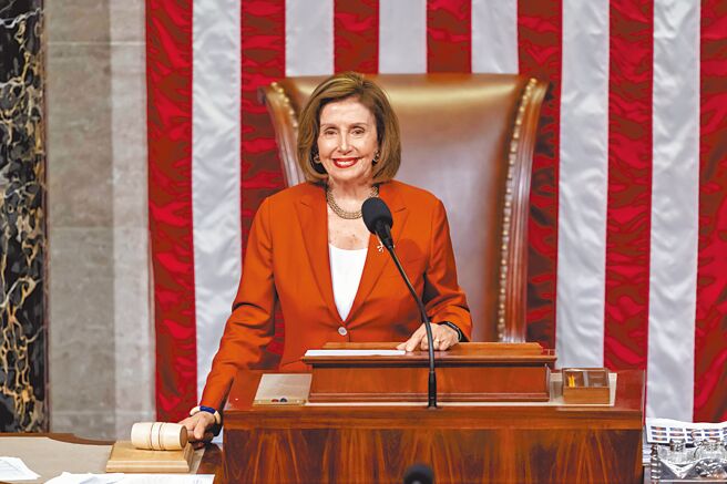 美國聯邦眾議長裴洛西（Nancy Pelosi）傳將於8月訪台，外交部表示沒接獲相關訊息。（美聯社）