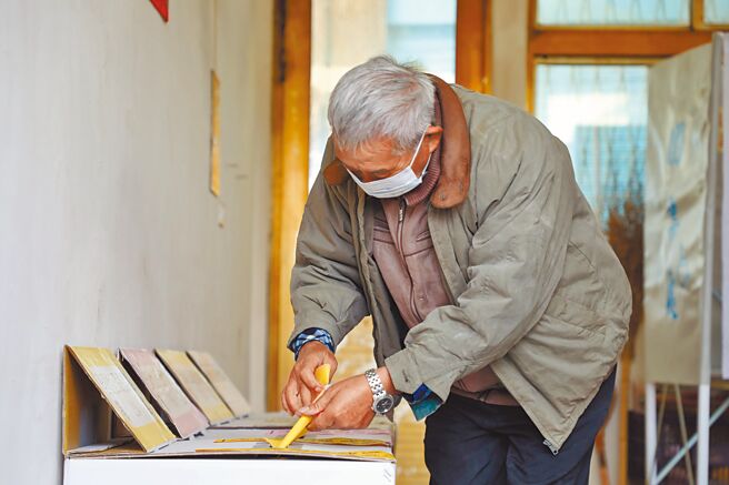 据户政单位统计，嘉义县今年1至6月径迁国外有1563人，嘉义市有1651人，如7月26日未入境办户籍迁入，就失去年底投票权。（嘉义县政府提供／吕妍庭嘉义传真）