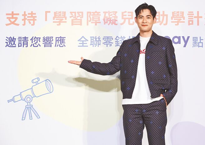 周渝民昨担任联合劝募公益爱心大使，支持全联零钱捐活动。（陈俊吉摄）