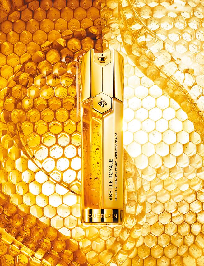 娇兰全新皇家蜂王乳双导精华有望打破初代每1分钟卖出1瓶的佳绩。（娇兰提供）