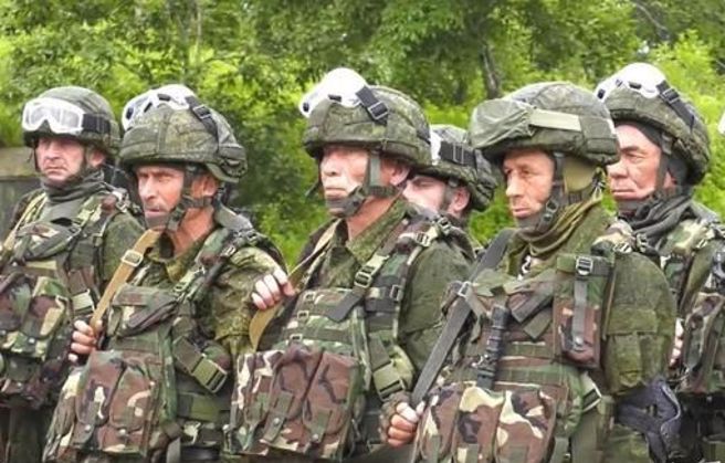 俄军后方补充兵源不足，莫斯科已修法让40~65岁的中老年男性参军，同时还大量召募6个月短期合同兵投入俄乌战场。（图／网路）