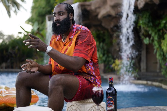 哈登下个球季大约少领了1430万美元。(美联社资料照)