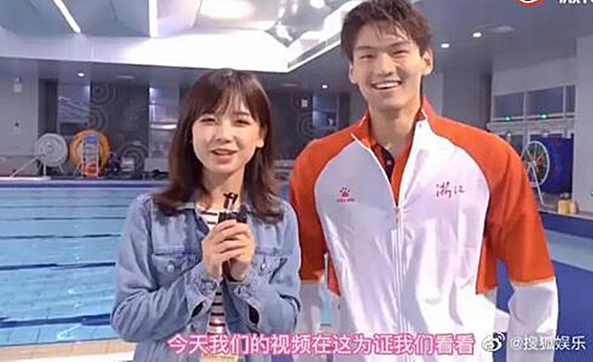 王冰冰去年9月採訪徐嘉余。（圖／翻攝自搜狐娛樂微博）