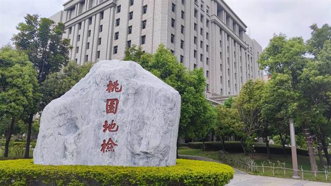 前民进党立委陈赖素美，被控从担任议员至立委期间，找3名人头诈领助理费，桃园地检署讯后认涉嫌重大，以70万交保。(赖佑维摄)