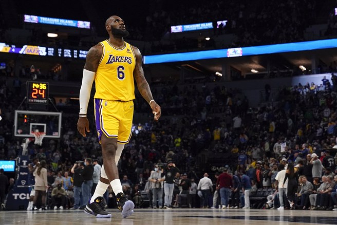 詹姆斯绝不可能忍受连两季球队战绩都那么烂。(路透资料照)