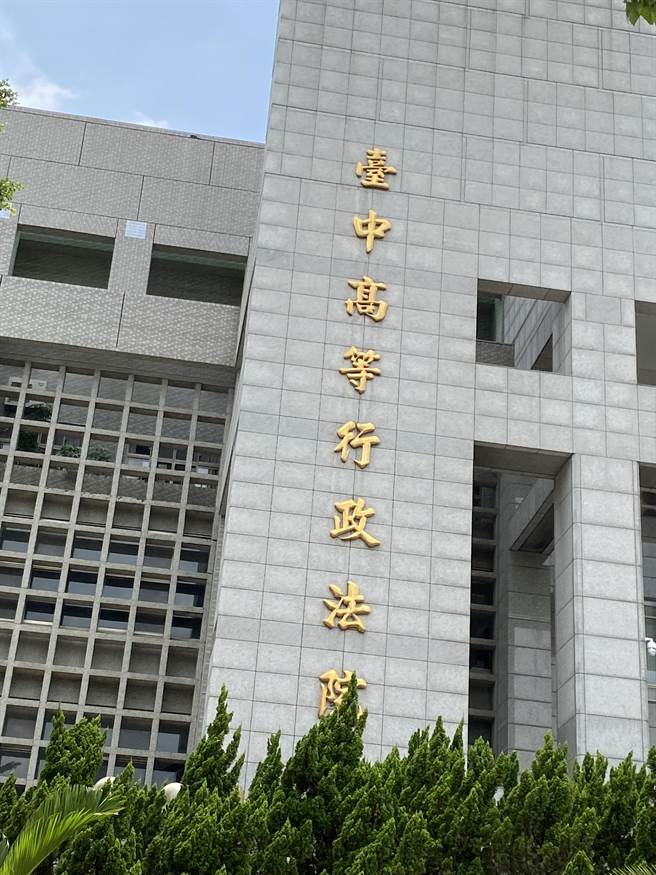 台中高等行政法院21日上午开庭判决，坤舆公司申请掩埋场计画因业者无进行环评，应立即停止开发。（张妍溱摄）