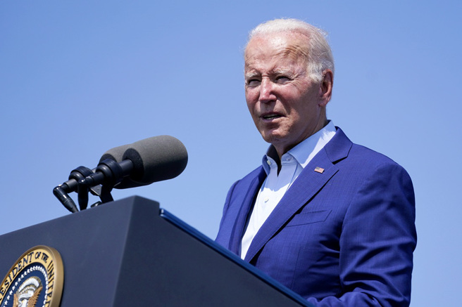 美國總統拜登20日在一場致詞中疑似表示自己「有癌症」，引發網友熱議他是否又說錯話或是真的罹癌。（圖／美聯社）