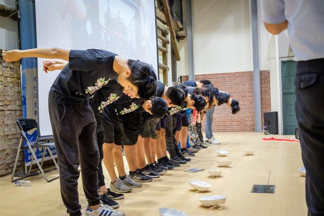 逆風劇團深入社會角落，提供少年長期陪伴的服務。（貝殼放大公司提供／林志成台北傳真）