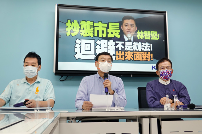 國民黨立委費鴻泰、曾銘宗、賴士葆21日舉行「抄襲市長林智堅！迴避不是辦法！出來面對！」記者會。（姚志平攝）