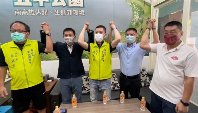 原有意参选市议员的民进党籍凤山区里长联谊会会长苏志明为了顾全大局，决定退出此次议员选举。（洪浩轩摄）