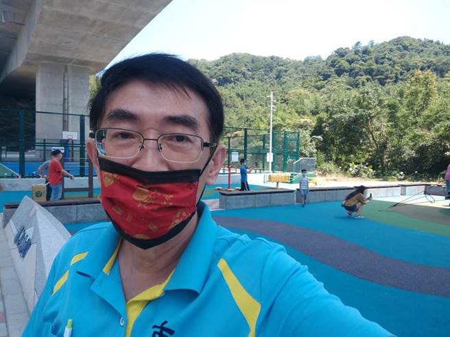 基隆市议员秦钲21日快筛阳性确诊，呼吁民眾即使疫苗打满，也不要轻忽。（摘自秦钲脸书／张志康基隆传真）