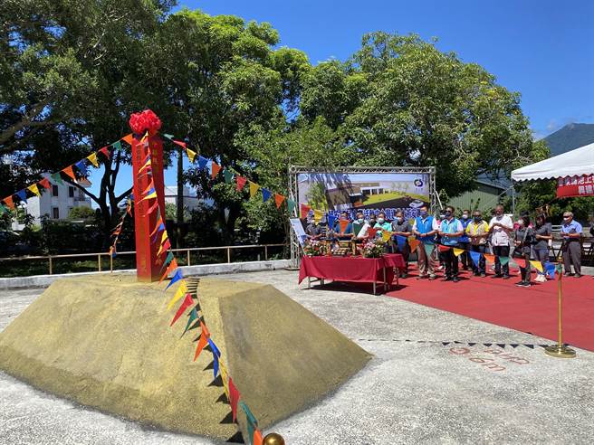 台东县池上乡万安国民小学21日举行活动中心动土典礼。（蔡旻妤摄）