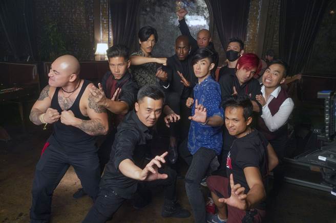 吴建豪在MV中展现武功。（环球音乐提供）