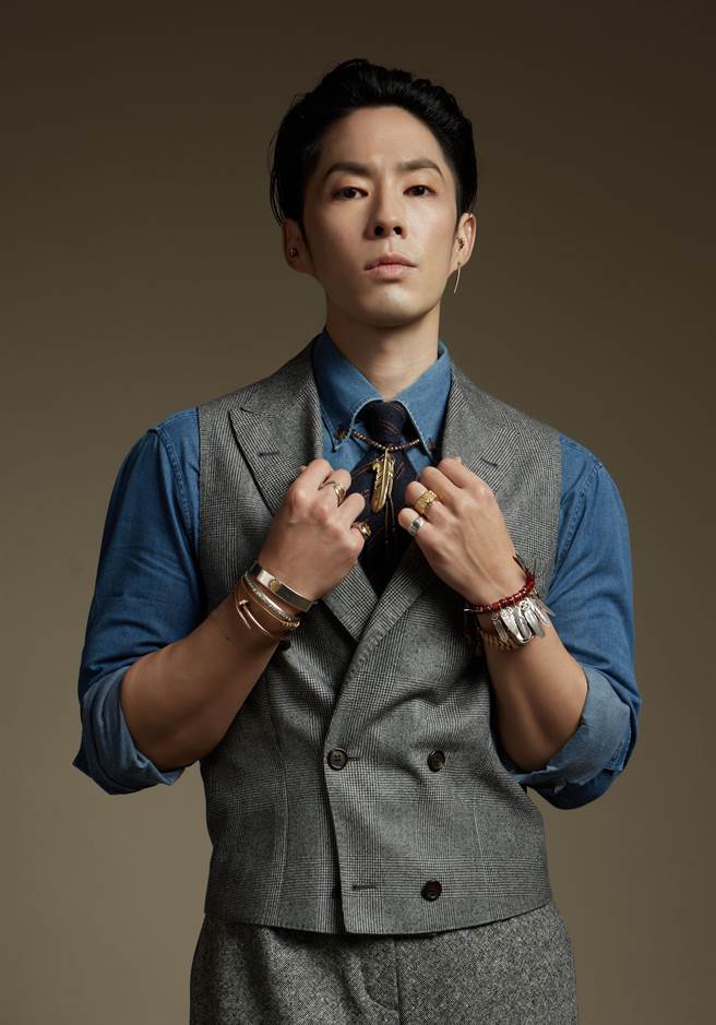 吴建豪推出首张全英文专辑《Take A Ride》。（环球音乐提供）