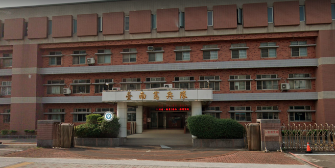 台湾邮政产业工会指控2名台南宪兵队员前往台南邮局，指名找理事长廖迺辰。（翻摄自Google Maps）