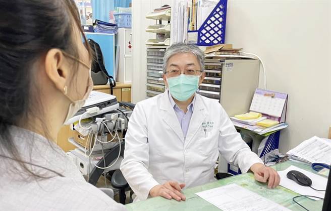 蔡文彬医师提醒，女性也可能罹患僵直性脊椎炎，应和医师充份沟通，选择适合自己的治疗方式。（医师提供）