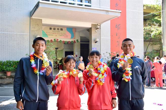 草屯国中柔道角力队，参加全中运勇夺5面金牌。（南投县政府提供／廖志晃南投传真）