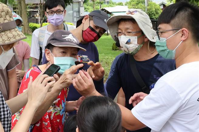 今年西拉雅国家风景区管理处的「蝴蝶游乐园」紫斑蝶生态活动，移师到岭顶公园举行。（台湾紫斑蝶生态保育协会提供／张毓翎台南传真）