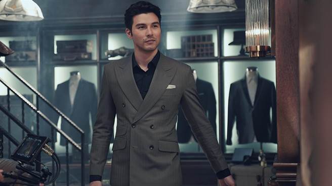 凤小岳代言手游化身乔峰。（艾玩天地提供）