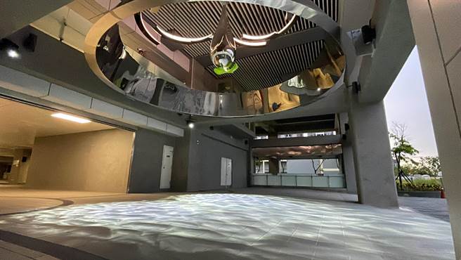 台中捷运首座公共艺术作品「尚水」完工，取材在地元素，作品光影 的流动带给观赏者不同感受。（中捷提供／潘虹恩台中传真）