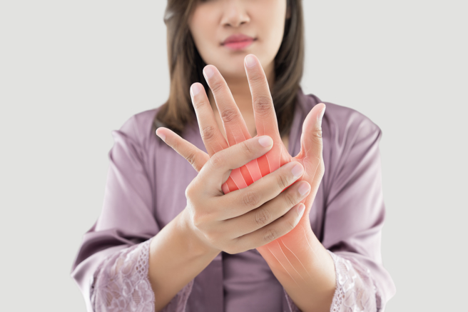 類風濕性關節炎若嚴重惡化，會導致殘廢。 （示意圖/ Shutterstock）