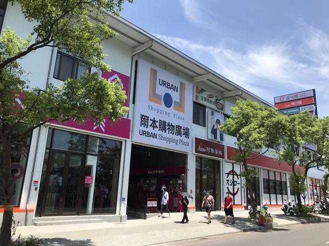 （台鐵土地活化再現新亮點，宜蘭站前爾本購物廣場試營運。圖／台鐵局提供）