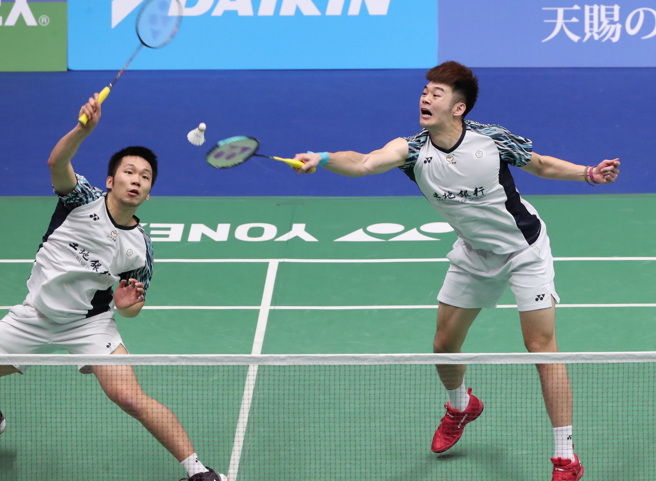 羽球男雙組合李洋（左）、王齊麟（右）在台北羽球公開賽闖入8強。（鄭任南攝）