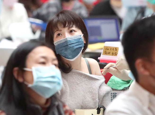 50岁以上的人可打第四剂。（示意图/郑任南摄）