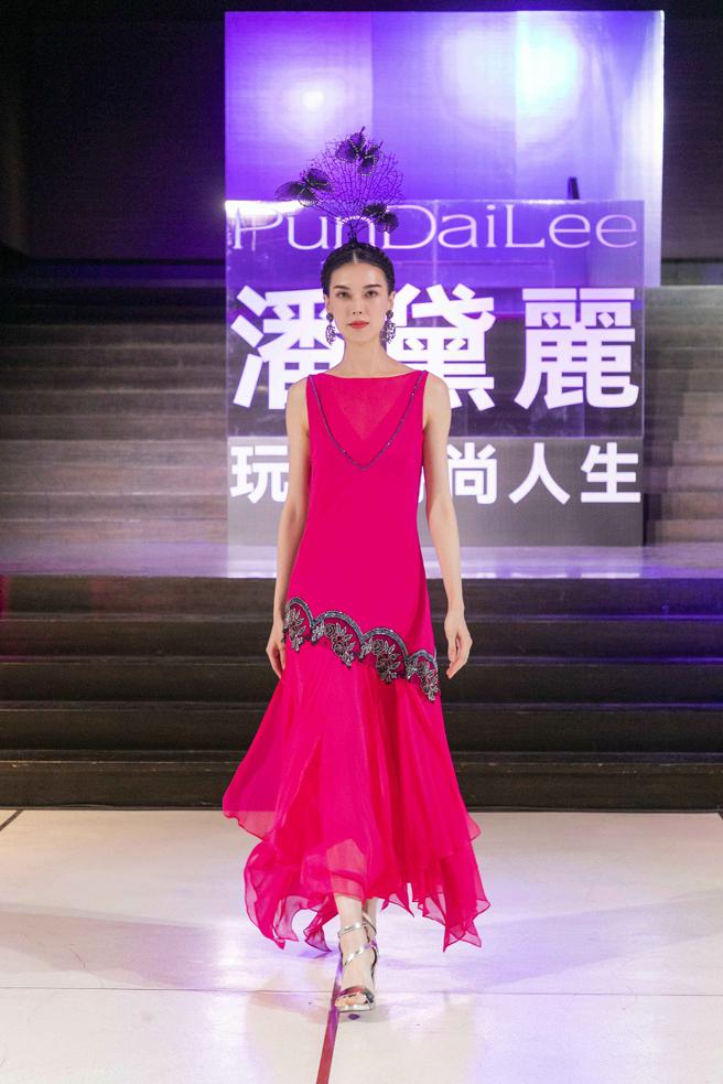 伊林名模王思伟为本次潘黛丽回顾时尚秀开场。（品牌提供）