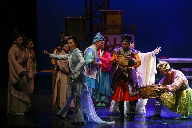 《樓桑村那個姓關的─還有那個姓張的跟姓劉的》彩排記者會，劇情將傳統藝術揉合三國演義的主題，探討人性的貪婪貪婪，又不失詼諧的小品。（鄧博仁攝）