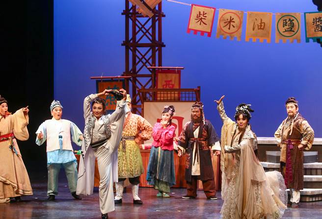 《樓桑村那個姓關的─還有那個姓張的跟姓劉的》彩排記者會，劇情將傳統藝術揉合三國演義的主題，探討人性的貪婪貪婪，又不失詼諧的小品。（鄧博仁攝）