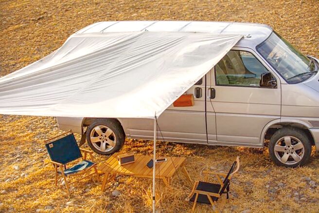 得云国际推出「MIT专利露营强力吸盘」，符合露营族所追求的「省时省力、快速拆装」，让露营族有更多时间放松身心并亲近大自然开启「车露」新时代。图／得云国际提供