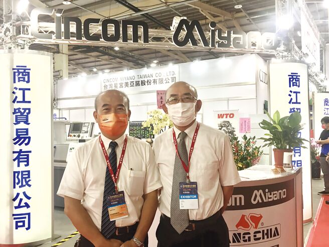 商江公司董事长陈光楠（左）及台湾星宫美亚诺公司董事圆山胜（右）。图／蔡荣昌