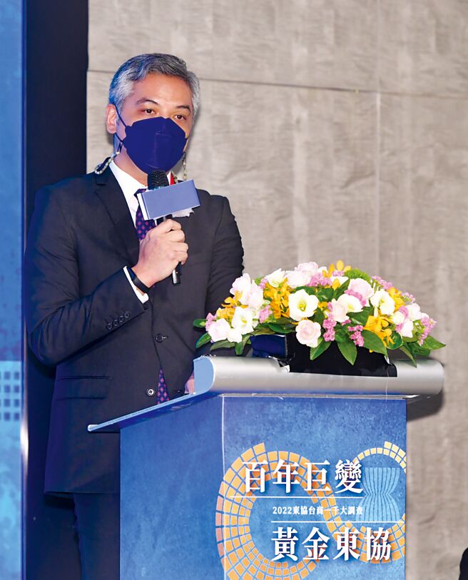 马尼拉经济文化办事处商务处长 李安东