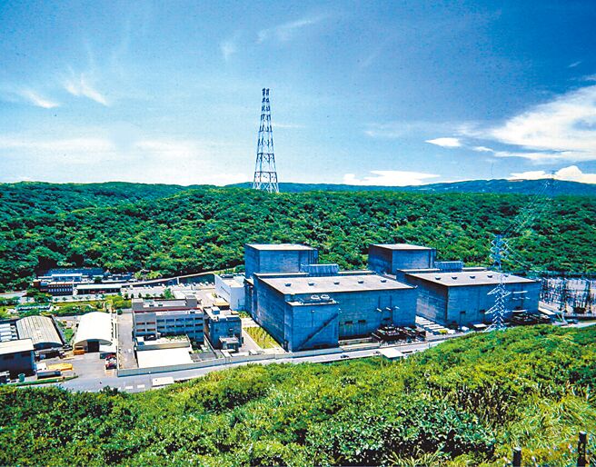 三三会理事长林伯丰呼吁中央政府检讨能源政策，就核电问题与地方政府沟通，不应推卸责任。图为核一厂。（台电提供）