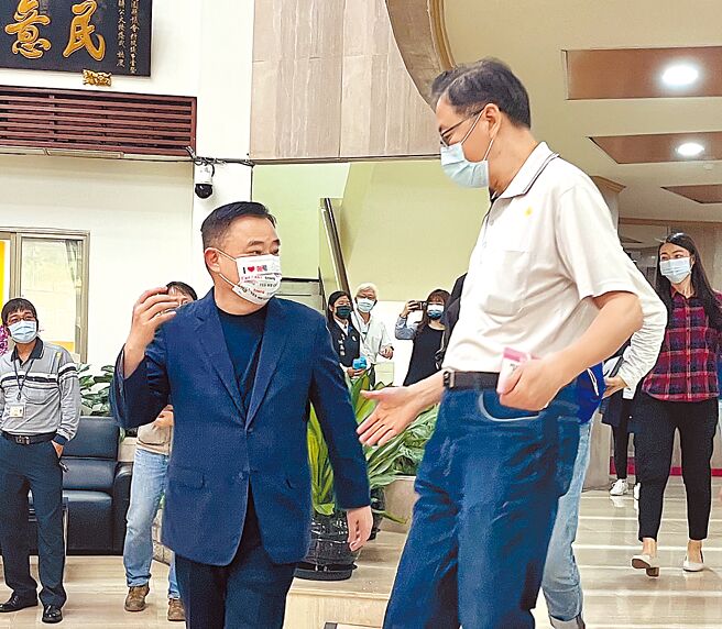 外傳邱奕勝操盤張善政的選戰，對此邱奕勝回應，已辭主委身分不是我負責。（陳夢茹攝）