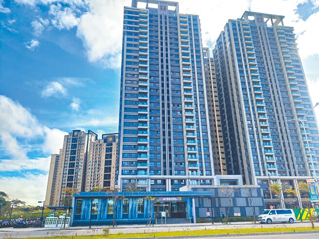 桃园市议员牛煦庭调查，桃园市龟山区大坪顶地区多数民眾对便捷交通仍有期盼，希望有公车抵达机场捷运。（赖佑维摄）