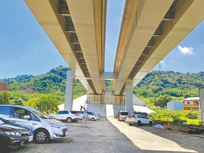 国4丰潭段将于年底完工，立委江启臣要求立交衔接东丰快速道路。（陈淑娥摄）