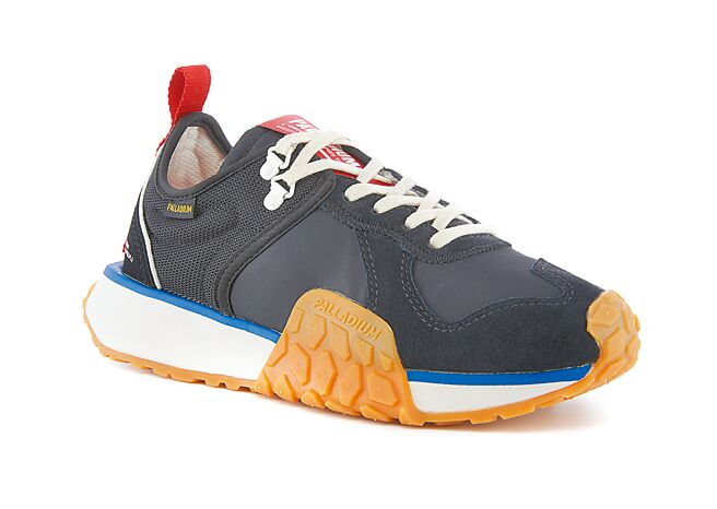 PALLADIUM TROOP RUNNER军种潮鞋，经典黑2480元。（PALLADIUM提供）