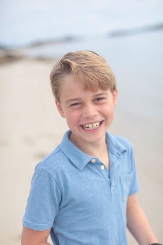 英國喬治王子9歲生日前夕 官方曝沙灘燦笑萌照