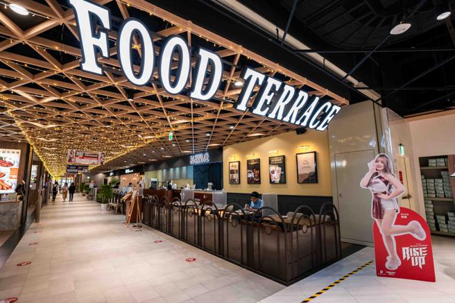Global Mall 桃园A19的3楼美食街与桃园捷运出口连通，更带来了10多间园独家或是新型态店美食品牌。（石智中摄）