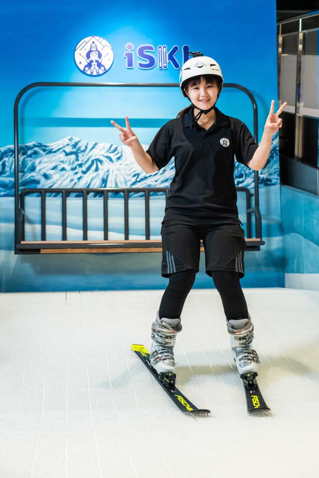 iSKI滑雪俱乐部于8月17日前加码推出三大超值优惠，单堂初阶滑雪体验课享优惠价1300元，iSKI会员套组课程62折起，最多折3万8000元，雪物严选指定雪具75折起。（石智中摄）