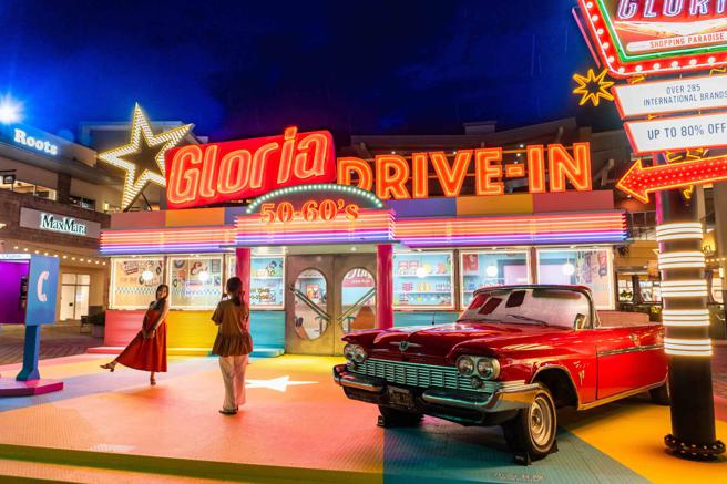 华泰名品城「Newtro Playground」网美打卡彩虹升级  暑假檔期周末「购」开心。（石智中摄）