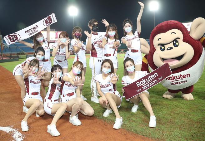 乐天桃猿队本月正式拿下今年上半季冠军，而现正值下半年球季开打，不妨搭趟捷运来感受热烈的中华职棒气氛。（乐天集团提供）