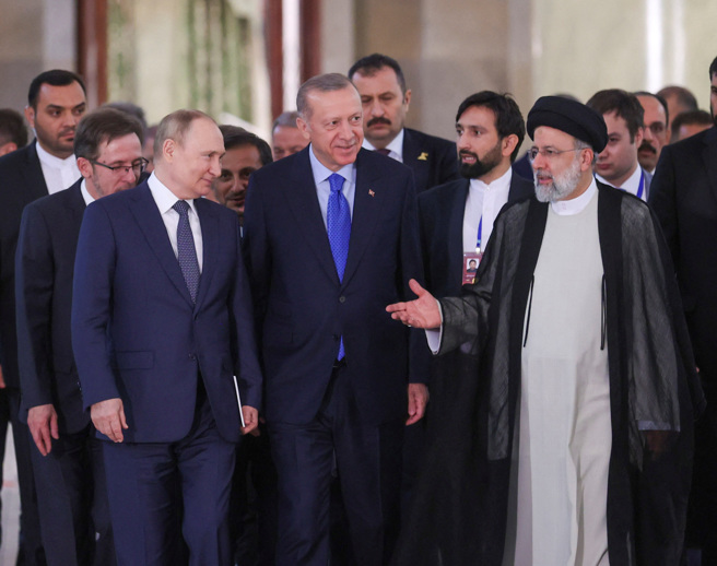 俄罗斯总统普丁和土耳其总统艾尔段（Recep Tayyip Erdogan）塔伊普·埃尔多安伊朗总统莱希（Ebrahim Raisi）19日出席德黑兰「阿斯塔纳模式」（Astana-Format）会谈（路透社）