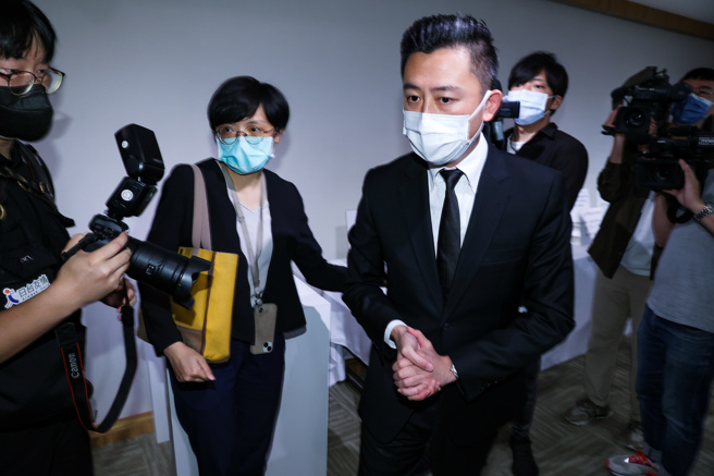 民进党桃园市长参选人林智坚（中）。（资料照/罗永铭摄）