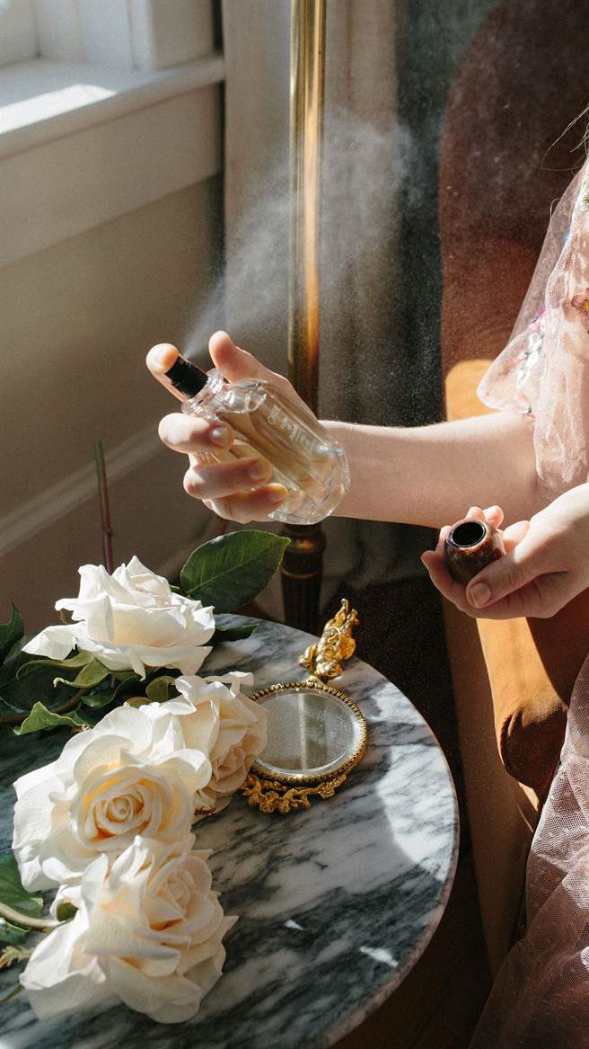 Oribe呈献全新香水系列 邀请大家一同走进未知，芳踪寻梦。（Oribe提供）