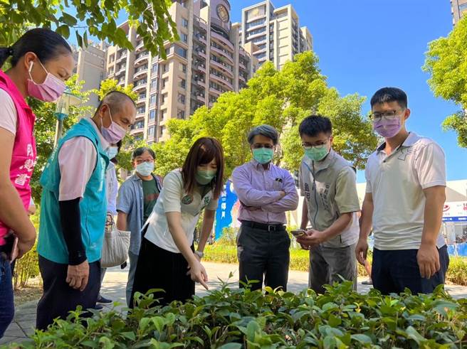 张维倩今日前往光之公园会勘，建请区公所增建体健设施。（张维倩提供／李奇叡新北传真）