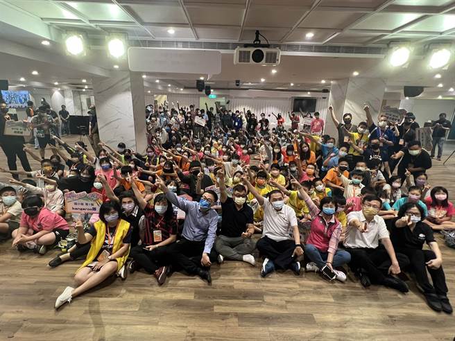 新北市政府與關懷台灣文教基金會舉辦第一屆AI小Hero機器人挑戰賽。（王揚傑攝）