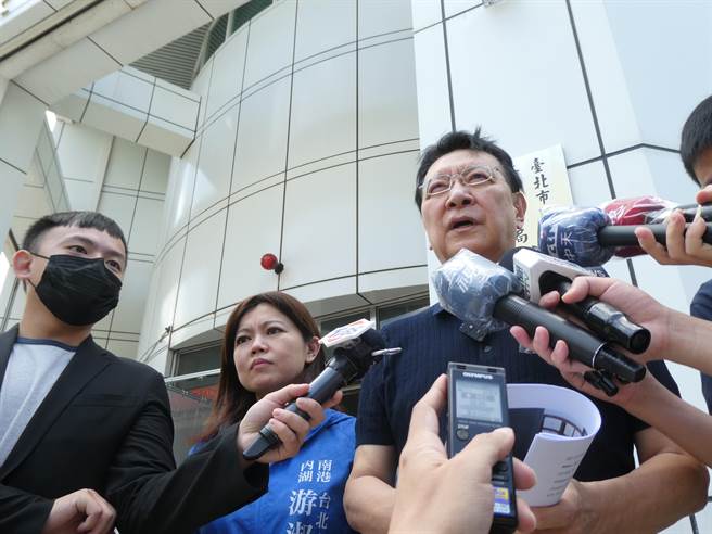 美國眾議院議長裴洛西擬8月將訪台，引發大陸強烈反彈。中廣董事長趙少康今表示，「冤有頭 債有主」，大陸不妨把航空母艦群開到夏威夷、加州附近去「自由航行」。（周志豪攝）